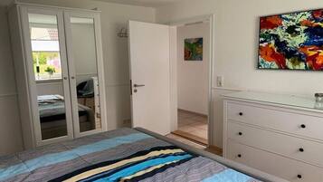 2 slaapkamers, een strijkplank/strijkijzer, gratis wifi, beddengoed