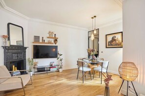 Smart TV, offices - Superb apartment Invalides Eiffel Tower (Paris)