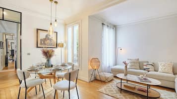 Een smart-tv en een kantoor