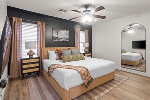5 habitaciones, escritorio y tabla de planchar con plancha 