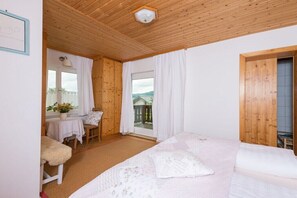 1 habitación, tabla de planchar con plancha, internet y ropa de cama 