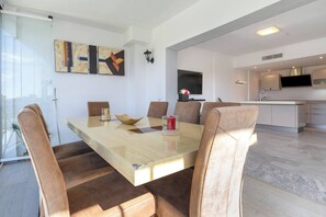 Casa, 5 quartos, para fumantes | Sala de jantar