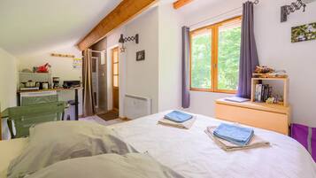 1 bedroom, iron/ironing board, free WiFi, bed sheets