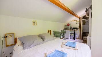 1 bedroom, iron/ironing board, free WiFi, bed sheets