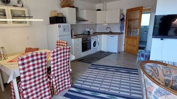 Réfrigérateur, four, plaque de cuisson, lave-vaisselle