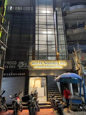 Mặt tiền nơi lưu trú