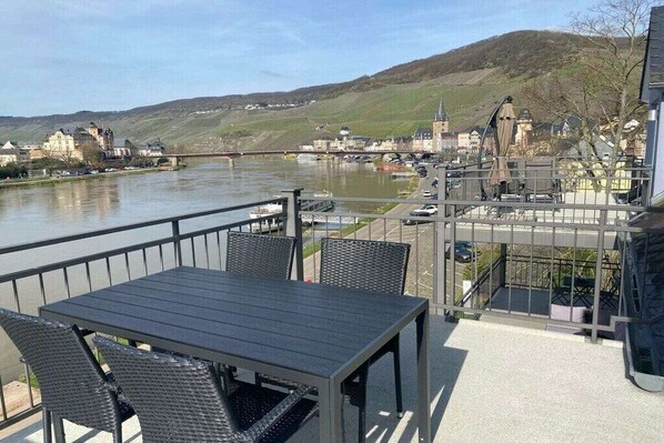 Outdoor dining - 1-bedroom holiday apartment (Bernkastel-Kues)