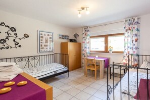 3 chambres, fer et planche à repasser, accès au Wi-Fi (inclus)