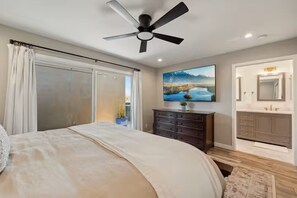 4 habitaciones, tabla de planchar con plancha, wifi y ropa de cama 