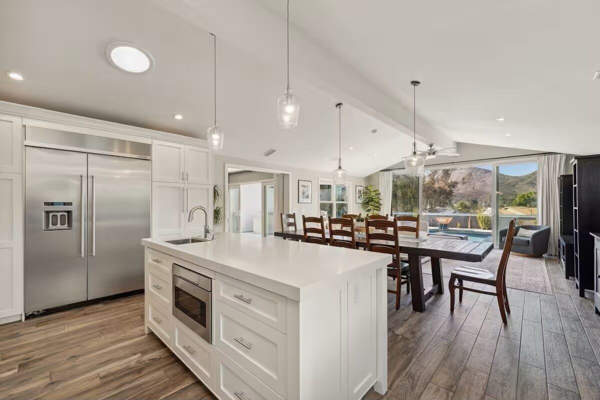 Microondas, horno, parrilla de estufa y lavavajillas 