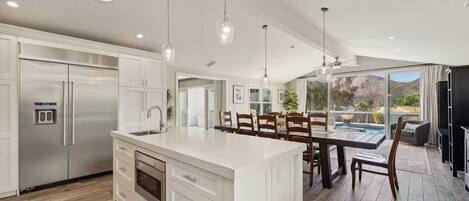 Microondas, horno, parrilla de estufa y lavavajillas