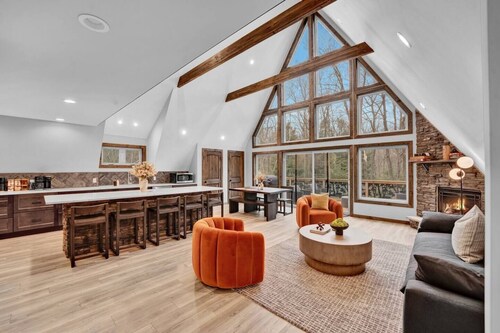 Bliss A-Frame, Heated Pool AxeThrow Sundeck Sauna HotTub FirePit