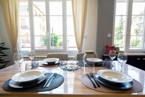 Dining - Feel the real Niçois lifestyle! (Nice)