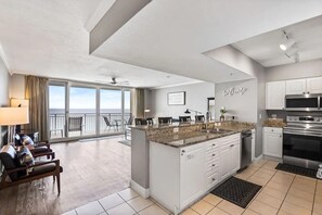 Apartment (Emerald Beach Resort 1133 - Beachfron) | 1 bedroom, free WiFi