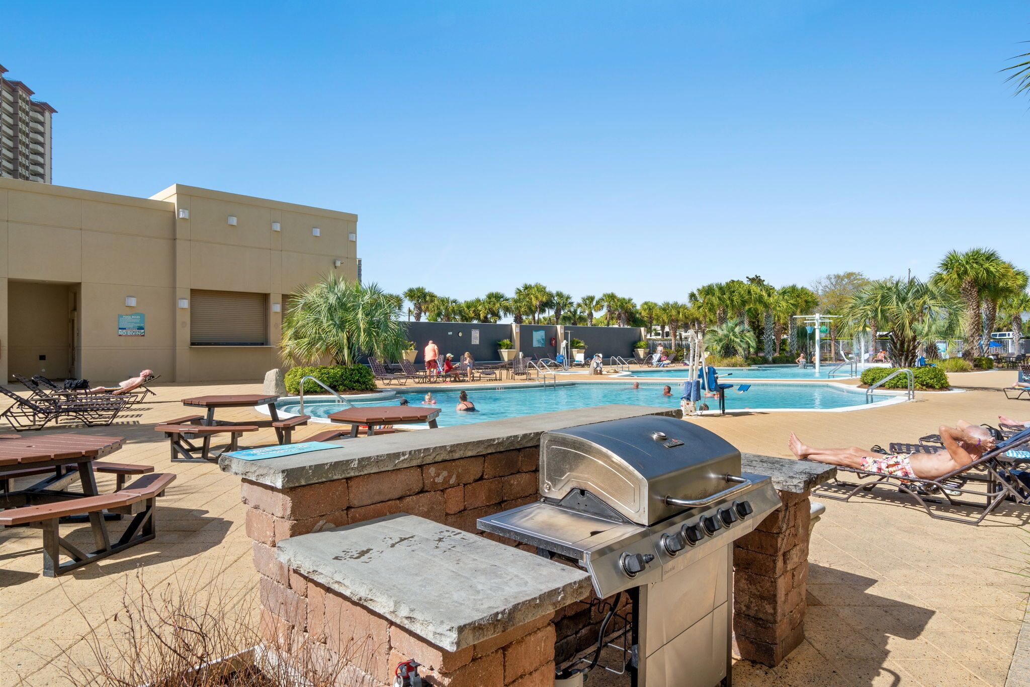 Apartment (Emerald Beach Resort 1834 - Beachfron) | 1 bedroom, free WiFi