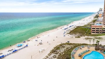 Apartment (Emerald Beach Resort 1133 - Beachfron) | 1 bedroom, free WiFi