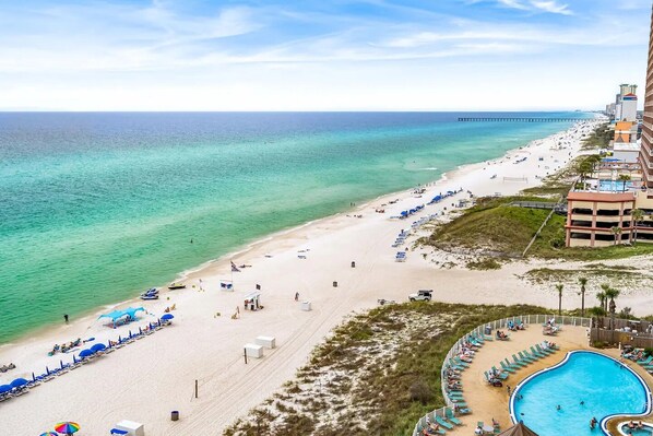 Apartment (Emerald Beach Resort 1133 - Beachfron) | 1 bedroom, free WiFi