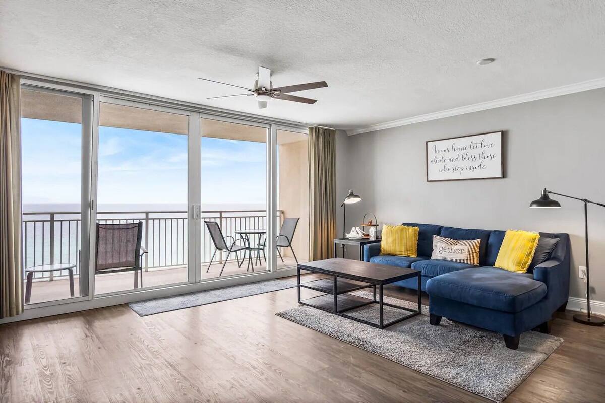 Apartment (Emerald Beach Resort 1133 - Beachfron) | 1 bedroom, free WiFi