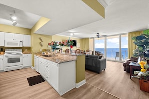 Apartment (Emerald Beach Resort 1834 - Beachfron) | 1 bedroom, free WiFi