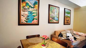 Condo, 1 Bedroom, Accessible | Dining room