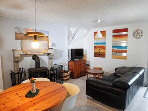 家庭公寓, 2 間臥室, 花園景 | 客廳 | 平面電視、玩具