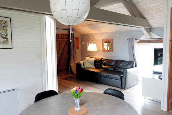 Family Apartment, 1 Bedroom, Garden View | Living area