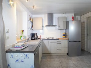 Apartemen Keluarga, 3 kamar tidur, pemandangan kebun | Dapur pribadi | Lemari es besar, microwave, oven, dan kompor
