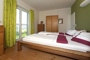 1 bedroom, travel crib, free WiFi, bed sheets