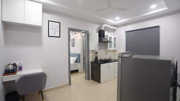 Studio Room | Private kitchen | Cookware/dishes/utensils