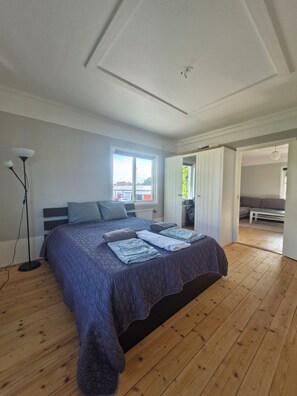 1 slaapkamer, een strijkplank/strijkijzer, wifi, beddengoed