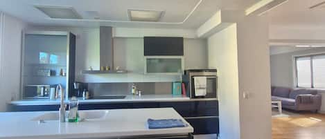 Microwave, dishwasher