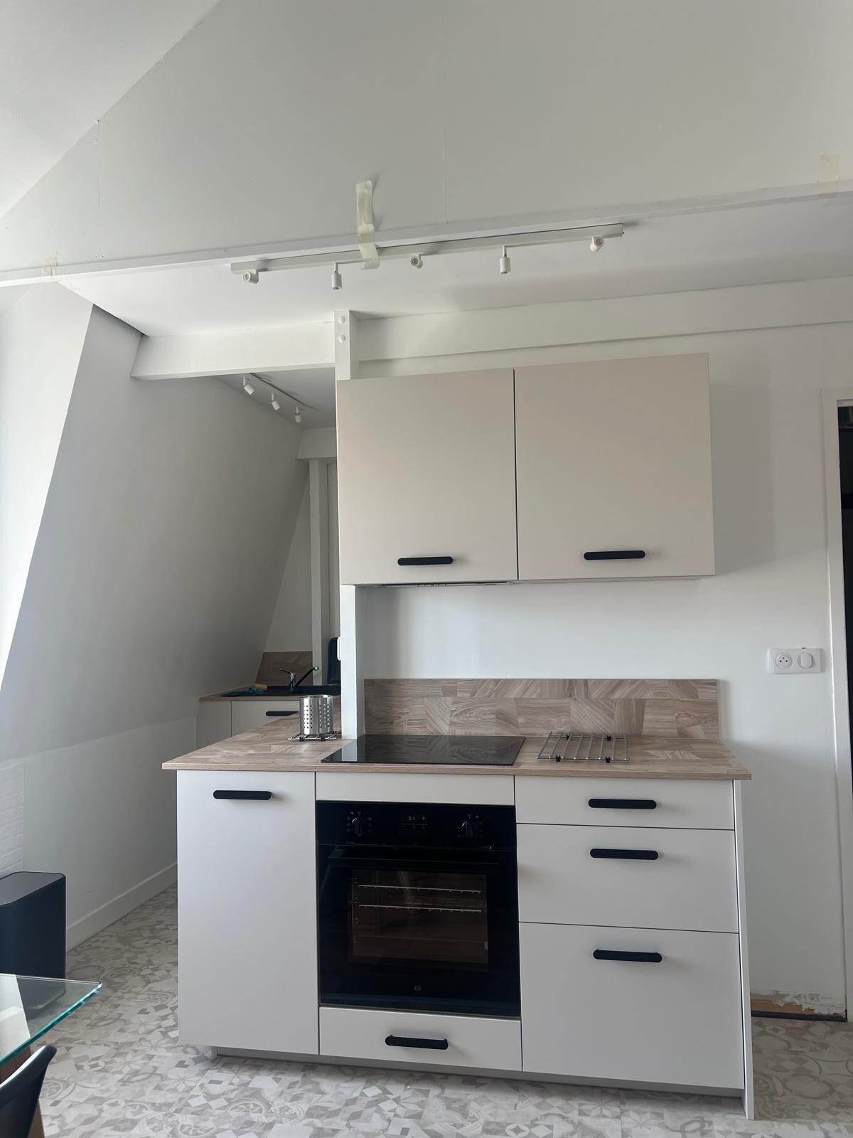 Micro-ondes, four, plaque de cuisson, lave-vaisselle