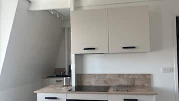 Micro-ondes, four, plaque de cuisson, lave-vaisselle