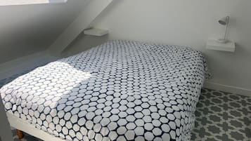 2 bedrooms, iron/ironing board, WiFi