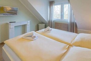 1 bedroom, iron/ironing board, Internet, bed sheets