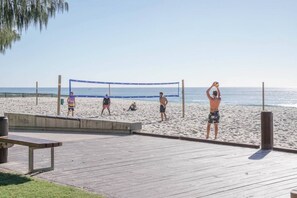 Tæt på stranden, hvidt sand