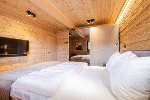 3 bedrooms, iron/ironing board, Internet, bed sheets