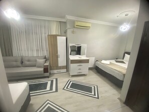 1 habitación, tabla de planchar con plancha y internet