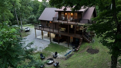 Dale Hollow Cabin · 3 Levels · Hot Tub · Huge Fire Ring · Sleeps 10