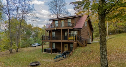 Dale Hollow Cabin · 3 Levels · Hot Tub · Huge Fire Ring · Sleeps 10