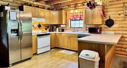 Dale Hollow Cabin · 3 Levels · Hot Tub · Huge Fire Ring · Sleeps 10