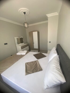 1 bedroom, internet, bed sheets