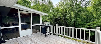Stay & Paddle • River House + Free Kayaks