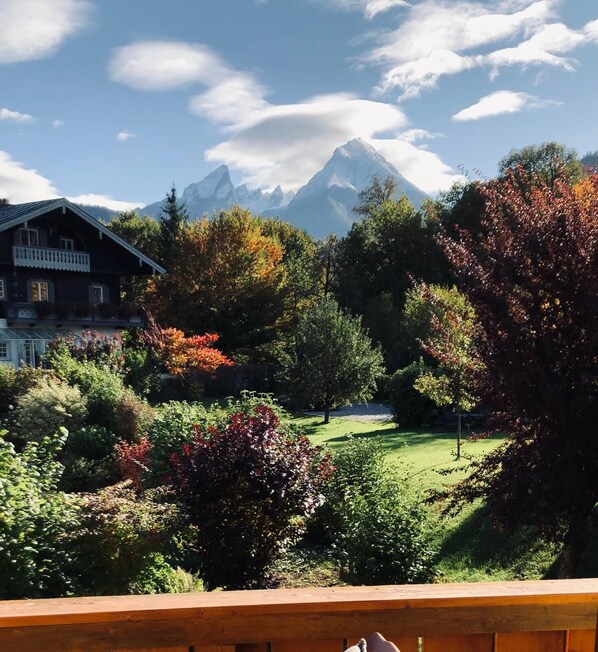 Property grounds - Vacation apartment Watzmann, 80 m², 2 bedrooms, shower/WC,T (Bischofswiesen)
