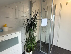 Chalet | Bathroom - Chalet in Winterberg Near Ski Lift & Adventure (Winterberg)