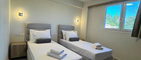 2 habitaciones, tabla de planchar con plancha, wifi y ropa de cama
