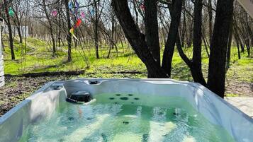 Bain à remous extérieur
