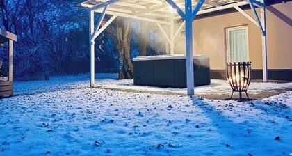Forest farm with jacuzzi without neighbors, 5 mi from Soltvadkerti Lake Friendly