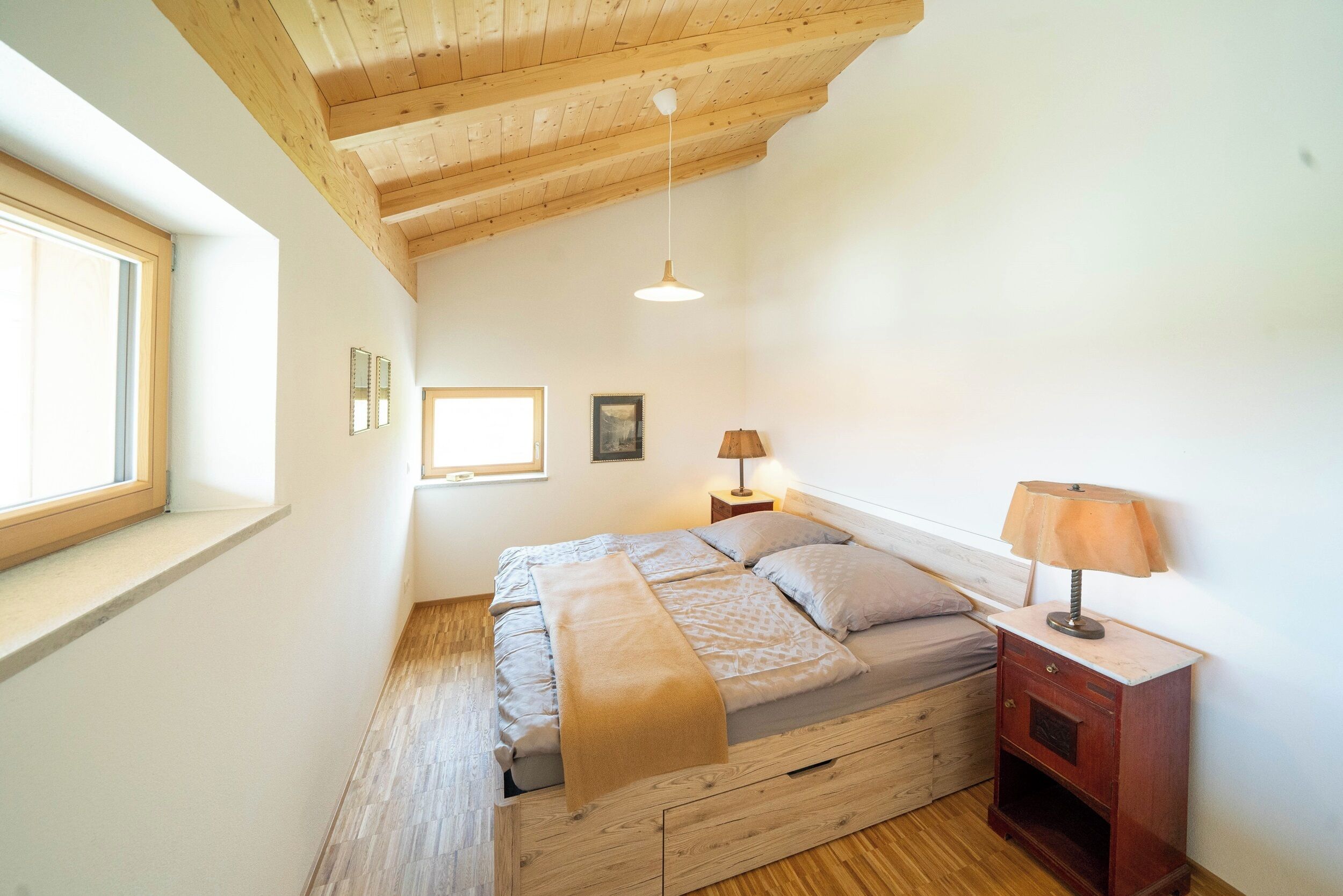 1 bedroom, bed sheets