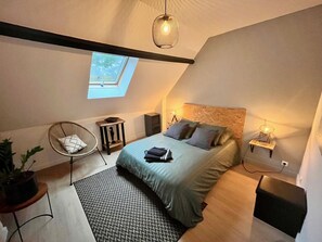 4 bedrooms, iron/ironing board, free WiFi